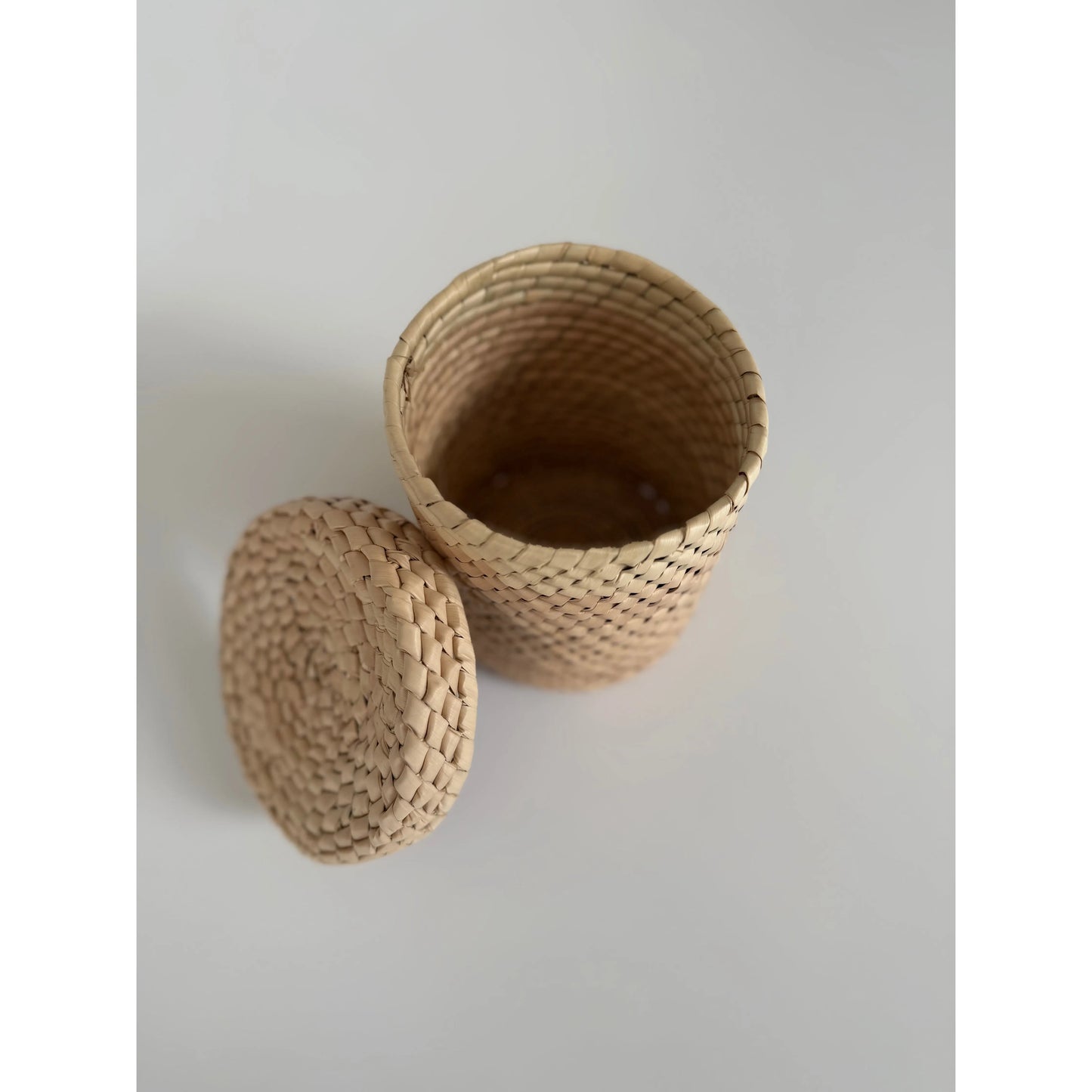 Handwoven Rattan Tule Basket with Lid