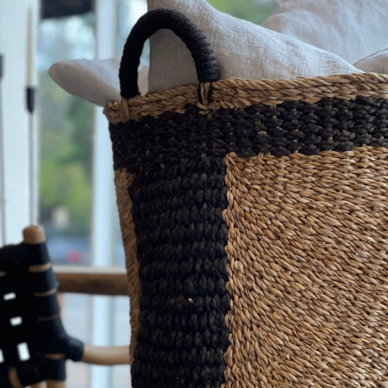 Jute Market Tote w Black Handle